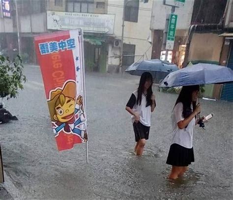 夢見涉水而過|夢見水